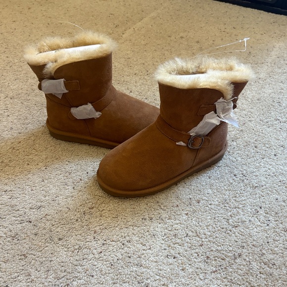 Kirkland Signature Kid’s Shearling Buckle Boot - Picture 1 of 5